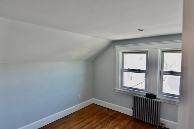 Building Photo - 106 Brook St