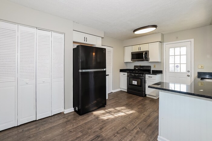 Building Photo - 26900 Zeman Ave