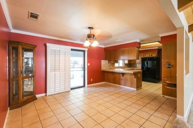 Building Photo - Clovis Ranch style 4 bedroom with Pool on ...
