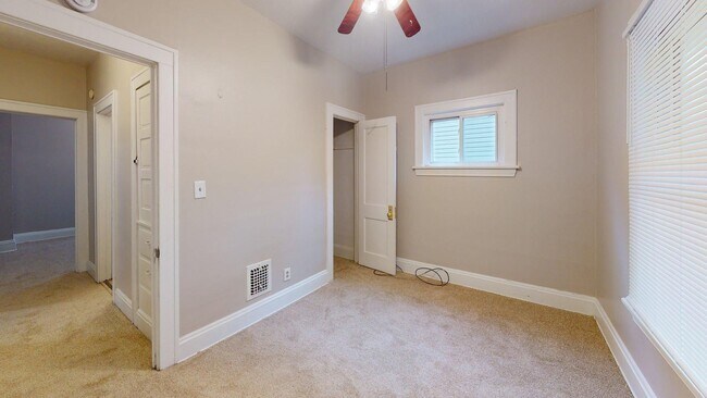 Building Photo - 11302 Parkview Ave