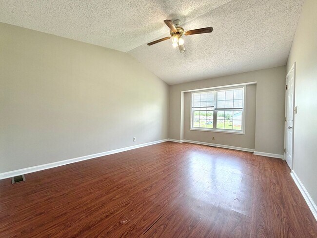 Building Photo - 401 Old Glory Ln