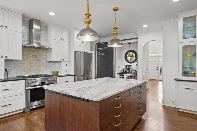 Building Photo - 455 Majestic Cove