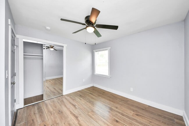 Building Photo - 5738 Kenilwood Dr