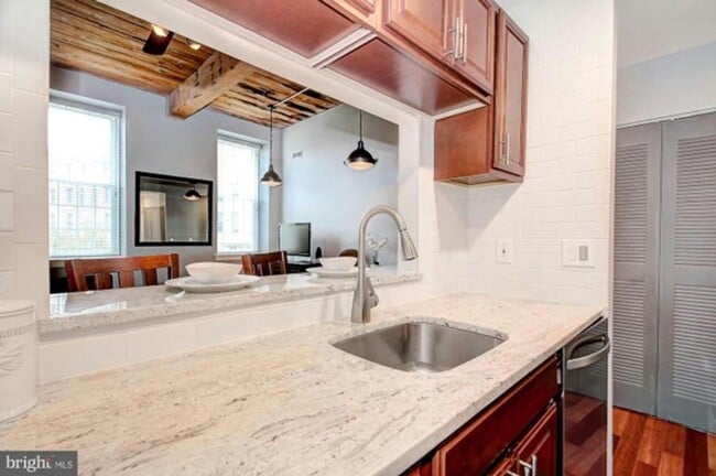 Building Photo - Gorgeous Canton Shipyard 2bd/2ba Condo w/ W/D, Parking Spot and more! Available now