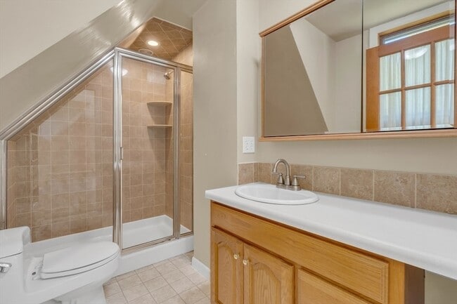 Building Photo - 606 Springs Rd