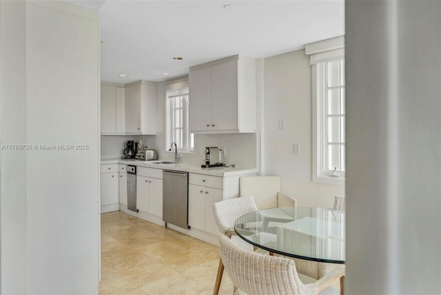 Building Photo - 19237 Fisher Island Dr