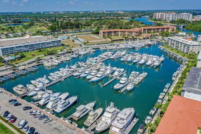 Building Photo - 52 Yacht Club Dr