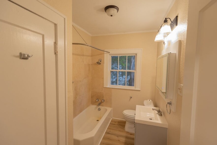 Building Photo - 2714 Morrow Ave