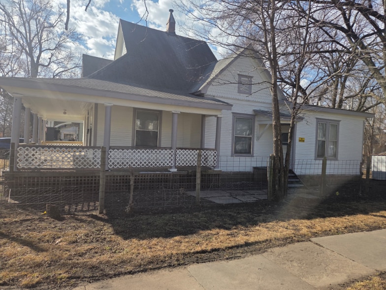 Building Photo - 157 N Estelle St