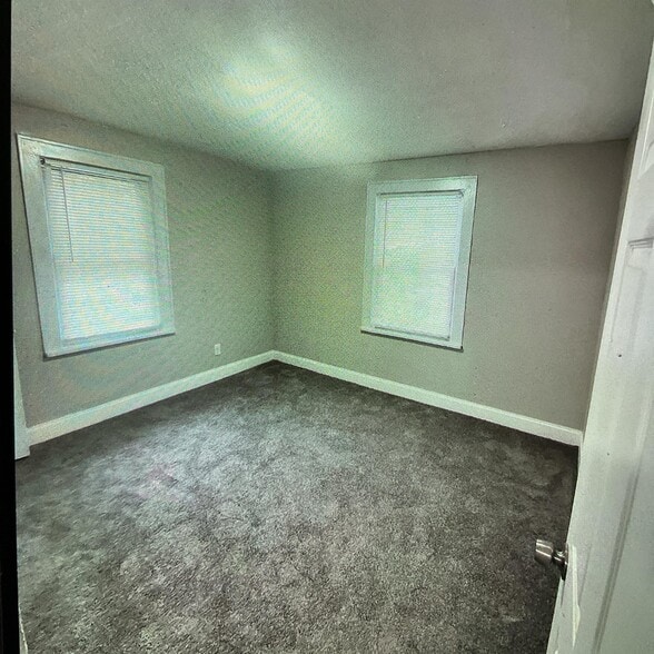 Building Photo - 670 Arbutus Ct
