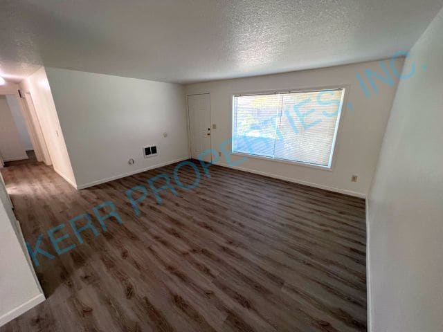 Building Photo - Charming 3-Bed, 2-Bath Retreat in Portland...