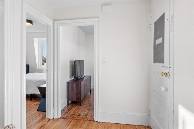 Building Photo - 54 Bonair St