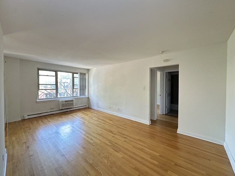 Building Photo - 3710 N Pine Grove Ave