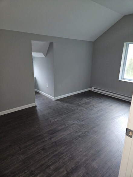 Building Photo - 158 Cliff St