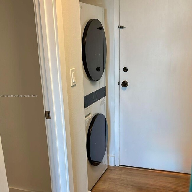 Building Photo - 77 Crandon Blvd