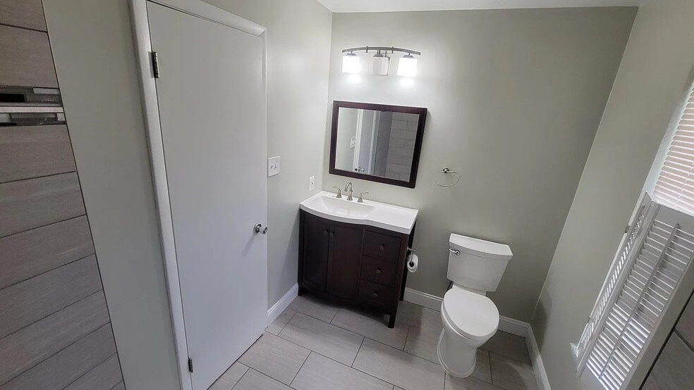 Master bath - 648 15th St S