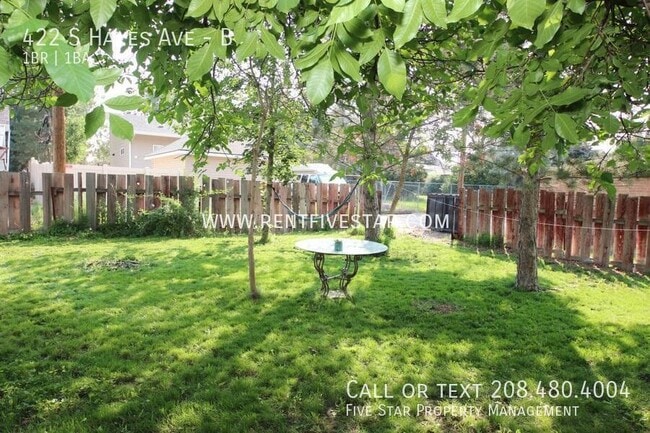 Building Photo - 422 S Hayes Ave