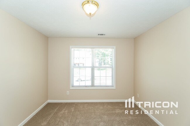 Building Photo - 741 Simon Park Cir
