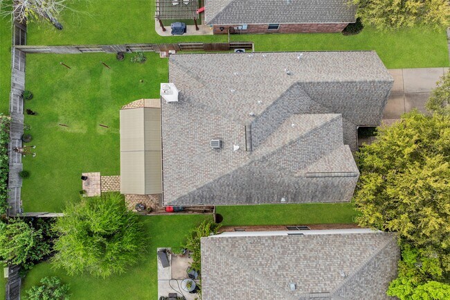 Building Photo - 22110 Field Green Dr