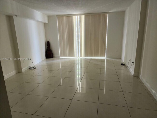 Building Photo - 1750 N Bayshore Dr