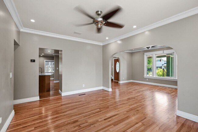 Building Photo - Beautiful Audubon 5 Bedroom Home! - Available now!