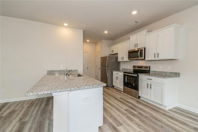 Building Photo - 605 Mackenzie Cv