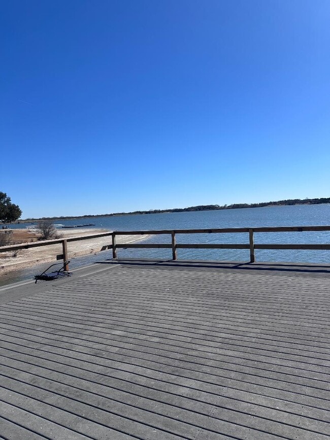 Building Photo - 119 Lakeshore Dr