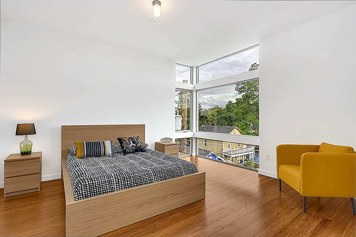 Master Suite (1) - 2118 E James St