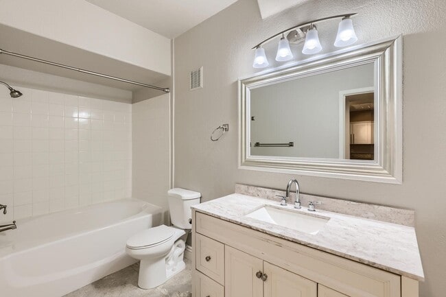 Building Photo - HIGHLY DESIRABLE UPGRADED ONE BEDROOM COND...