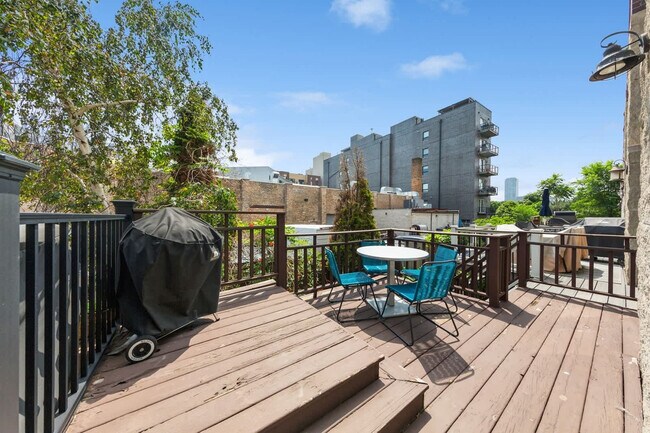 Building Photo - 657 N Carpenter St