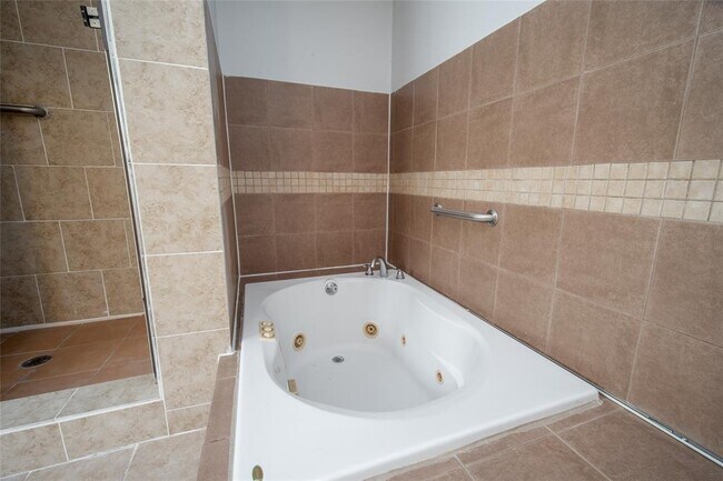 Building Photo - 15319 Paseo Del Rey Dr