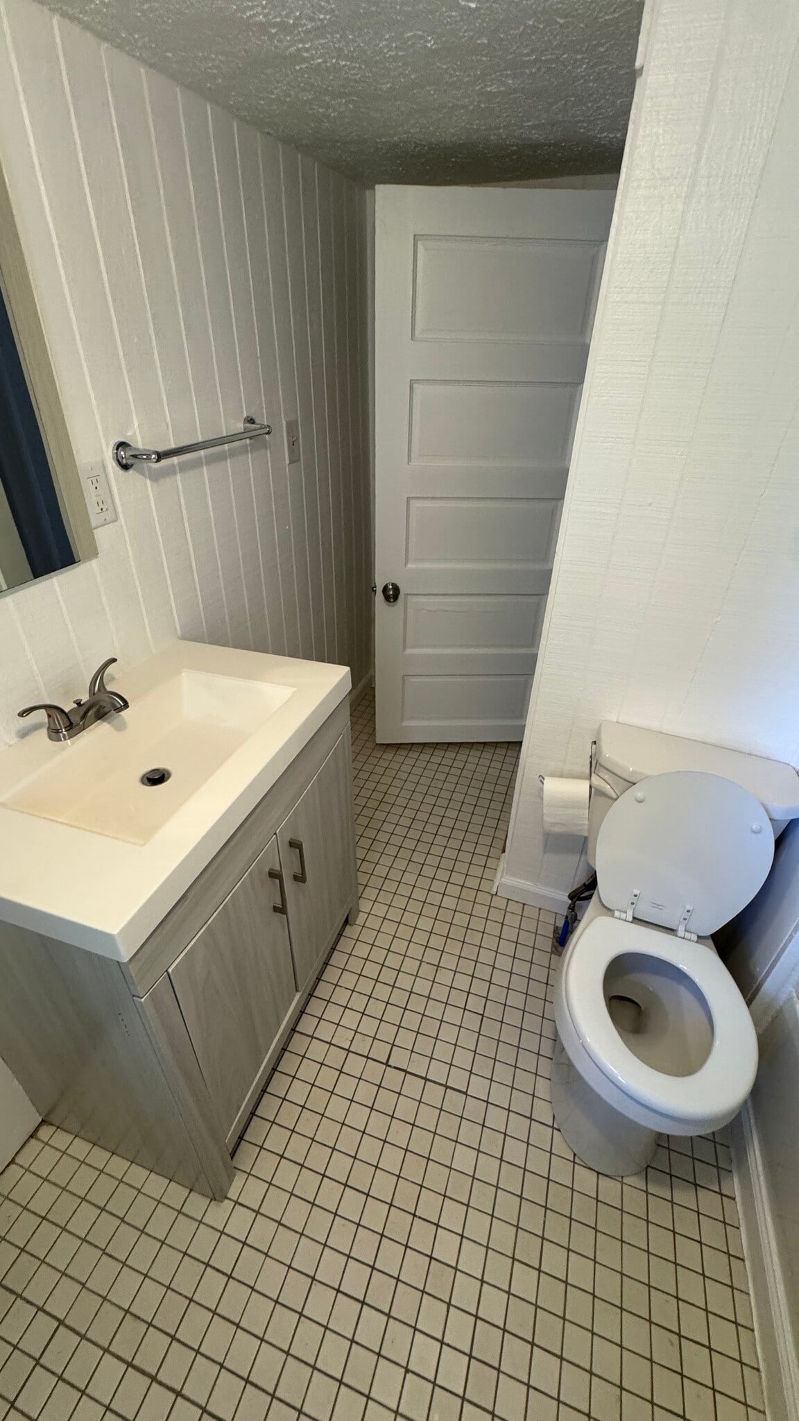 bathroom - 921 S 14th St