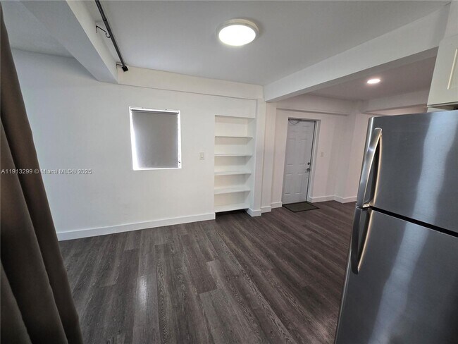 Building Photo - 1629 SW 6th St