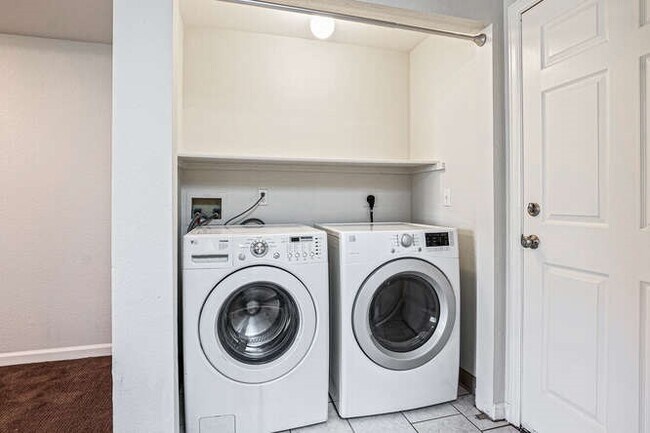 Building Photo - Updated 2 bed, 2 Bath Cond with Lake and G...