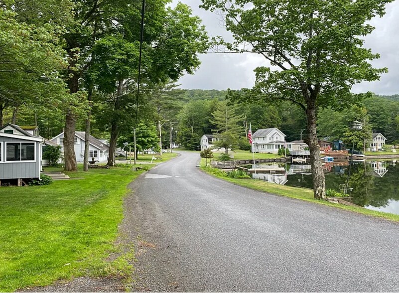 Building Photo - 2550 Silver Lake Spur