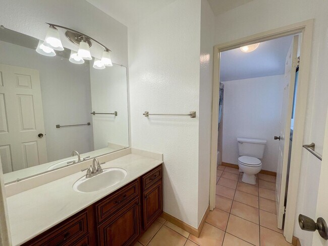 Building Photo - Castro Valley Home in Columbia