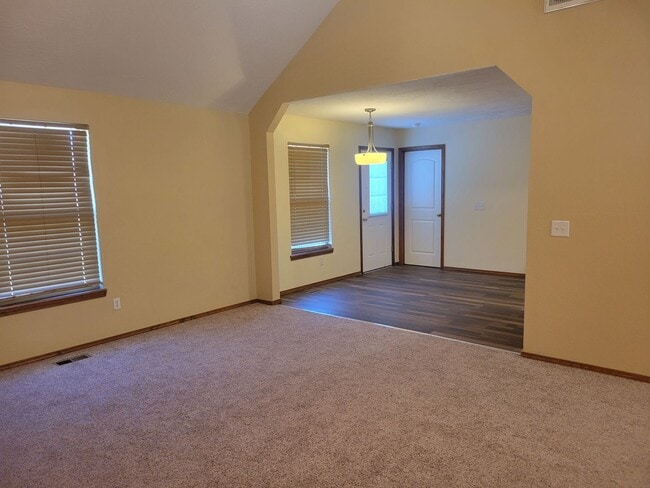 Building Photo - Strafford 3 Bedroom 2 Bath Beauty!  $1395