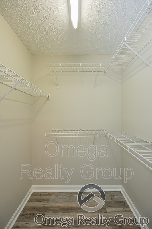 Building Photo - 8508 English Oak Loop