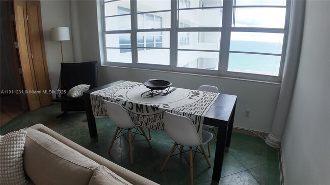 Building Photo - 100 Lincoln Rd