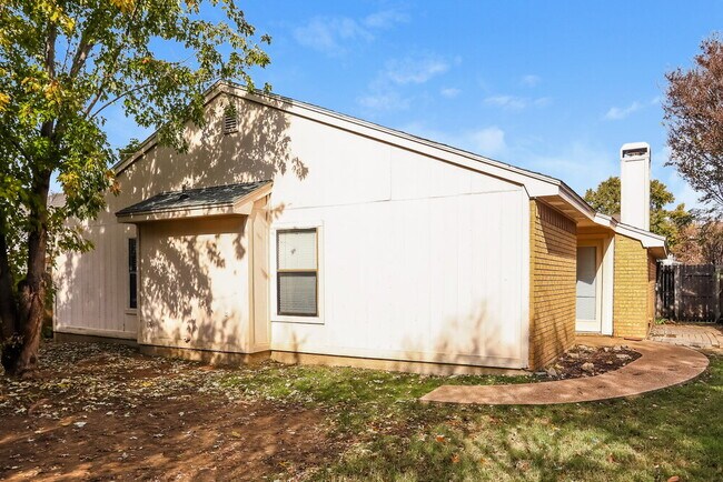 Building Photo - 4624 Goldrock Dr