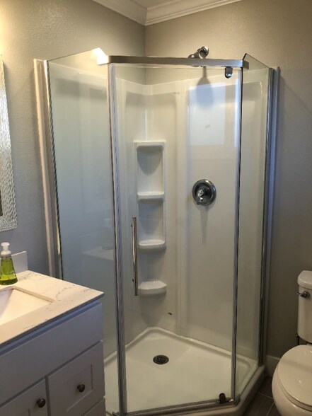 Building Photo - 218 Bradford Dr