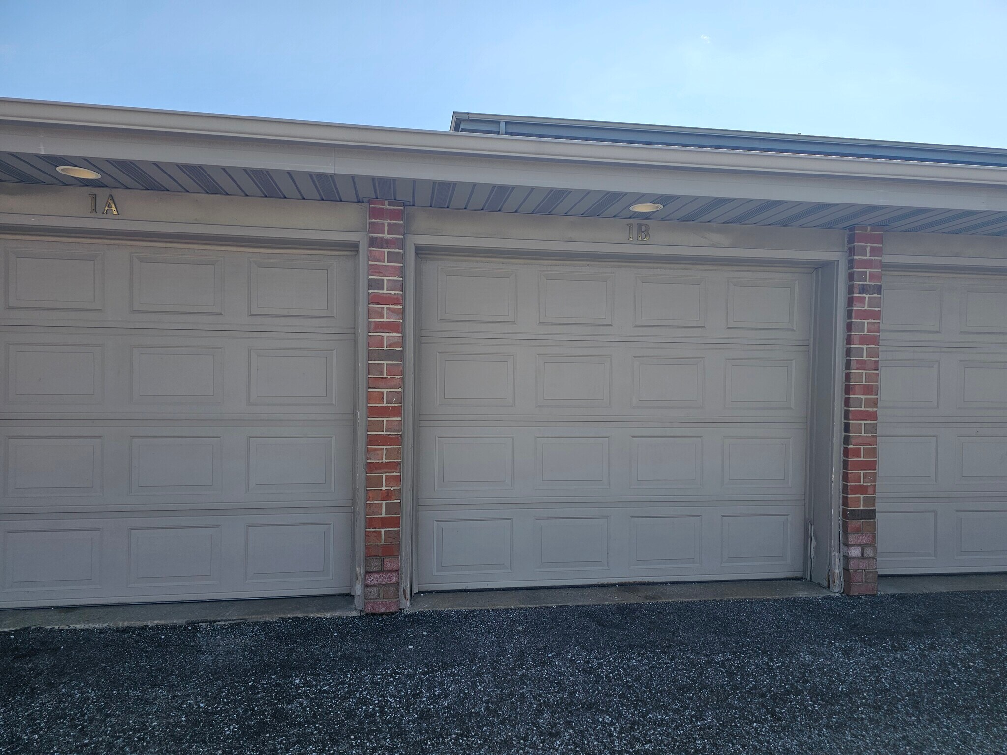 Building Photo - 607 Cambridge Ct