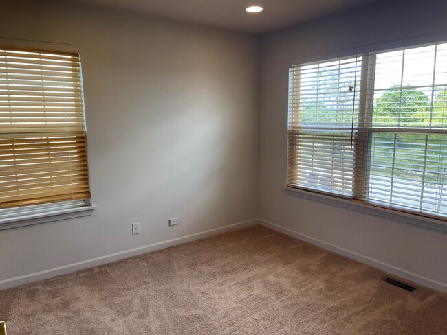 Building Photo - 12849 W Wakefield Dr