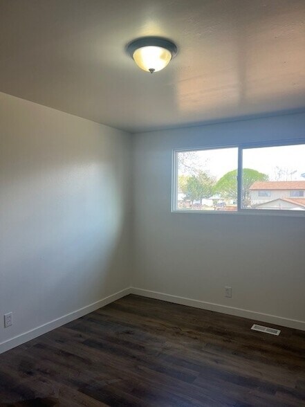 Building Photo - 7426 Launa Dr