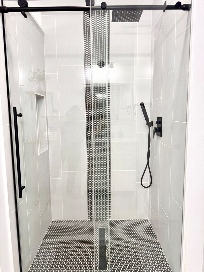 Building Photo - 6066 Barker Landing NE