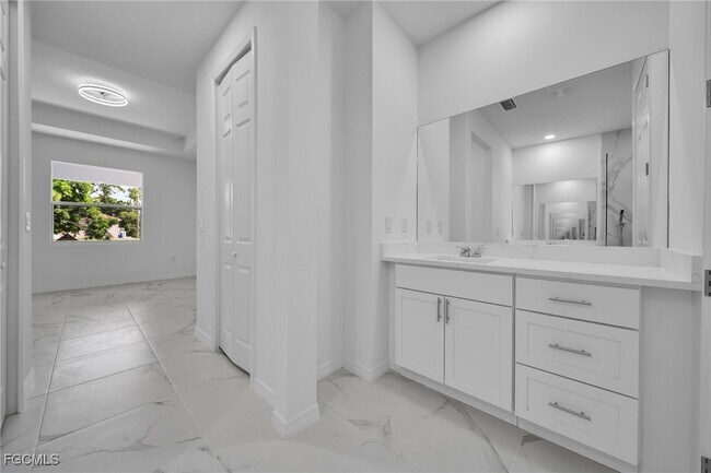 Building Photo - 312 Harrison Dr