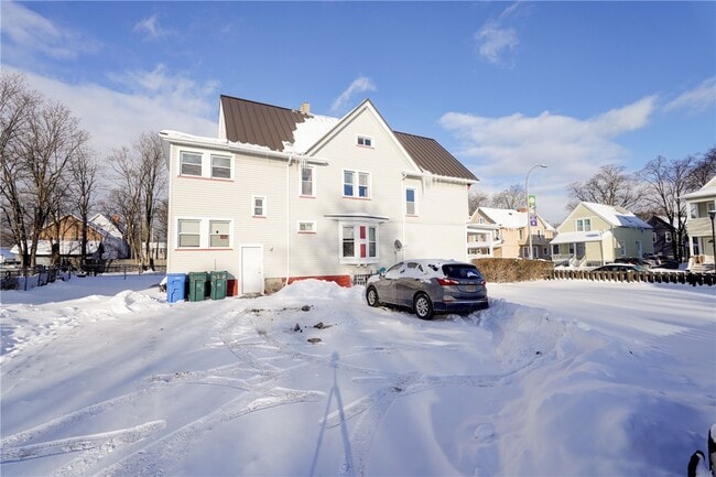 Building Photo - 183 Union St N