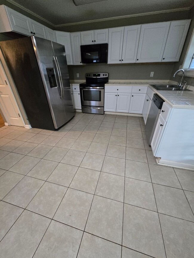 Building Photo - 3 Bedroom 2 Bathroom Brick Home in Pineville - Large Yard - $1600 per month