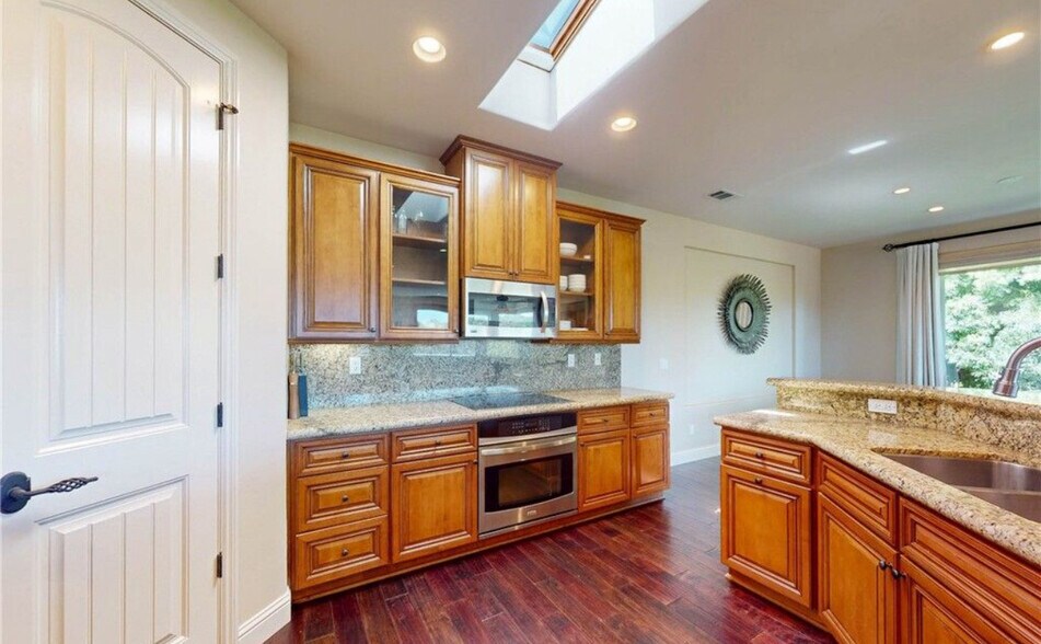 Building Photo - 5595 Tanbark Ct