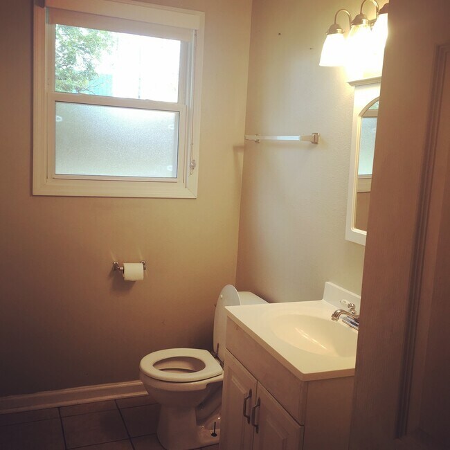 Building Photo - BEAUTIFUL 3/1 HOME ON HUGE DOUBLE LOT